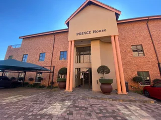145 sqm Office To Let in Fourways