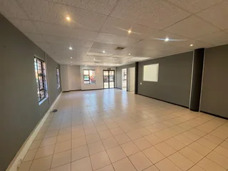 145 sqm Office To Let in Fourways
