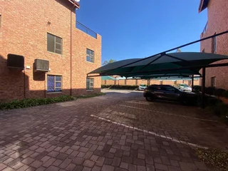 145 sqm Office To Let in Fourways