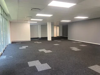 186 sqm Office To Let in Bryanston