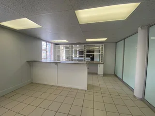 391 sqm Office To Let in Fourways