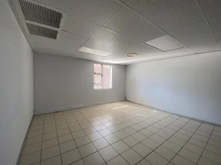 391 sqm Office To Let in Fourways