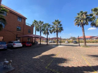 391 sqm Office To Let in Fourways