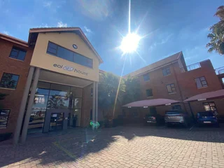 391 sqm Office To Let in Fourways