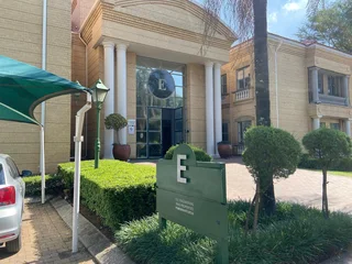 381 sqm Office To Let in Bryanston