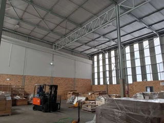 677m² Warehouse to rent, Linbro Park