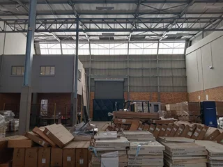 677m² Warehouse to rent, Linbro Park