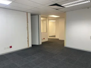 351 sqm Office To Let in Bryanston