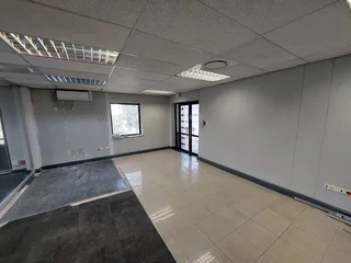 247 sqm Office To Let in Bedfordview