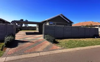 A Spacious 3-Bedroom Home to Rent in Leopard’s Rest Security Estate!