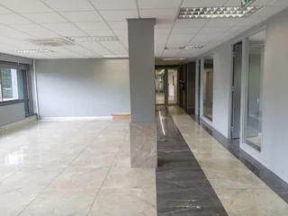 317m² Office to let Woodmead