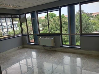 317m² Office to let Woodmead