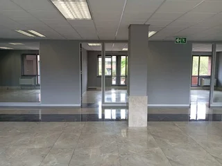 317m² Office to let Woodmead