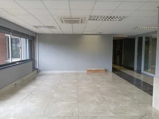 317m² Office to let Woodmead