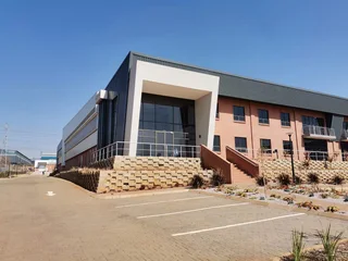 Brand New Warehouse To Let in Louwlardia