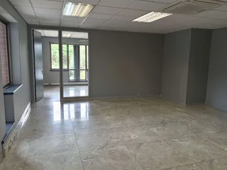 317m² Office to let Woodmead