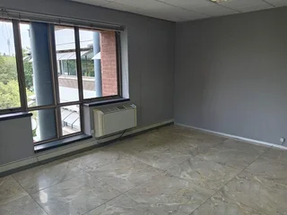 317m² Office to let Woodmead