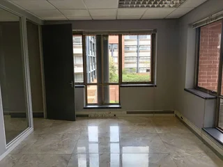 317m² Office to let Woodmead