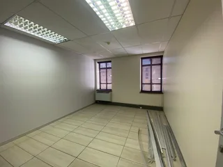 183 sqm Office To Let in Fourways