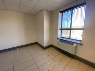 183 sqm Office To Let in Fourways