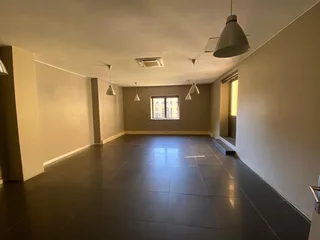 500 sqm Office To Let in Fourways