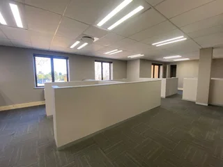500 sqm Office To Let in Fourways