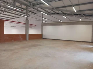 605.70m² Warehouse To Let, Longlake