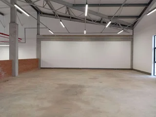 605.70m² Warehouse To Let, Longlake