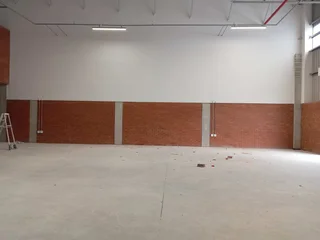 605.70m² Warehouse To Let, Longlake