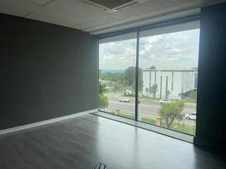 739 sqm Office To Let in Bryanston