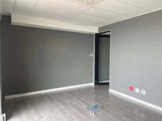 739 sqm Office To Let in Bryanston