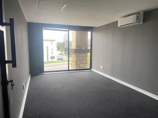 739 sqm Office To Let in Bryanston