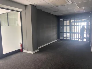 739 sqm Office To Let in Bryanston