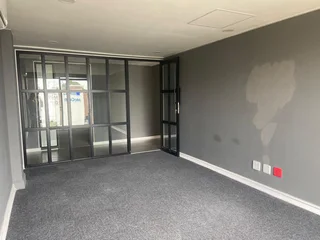 739 sqm Office To Let in Bryanston