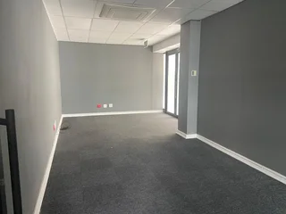 739 sqm Office To Let in Bryanston