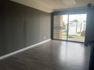 739 sqm Office To Let in Bryanston