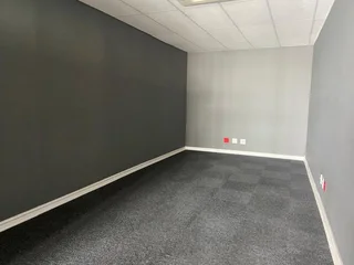 739 sqm Office To Let in Bryanston