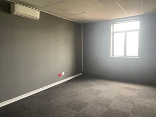 739 sqm Office To Let in Bryanston