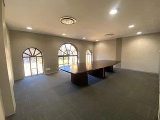 500 sqm Office To Let in Fourways