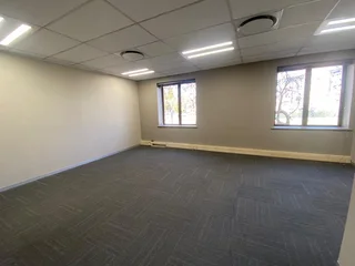 500 sqm Office To Let in Fourways