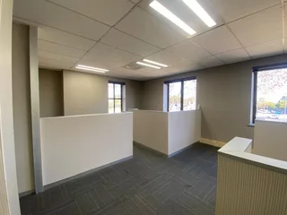 500 sqm Office To Let in Fourways