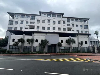 235m2 Office to let in Boulevard Place, Century City