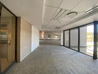 330 sqm Office To Let in Fourways