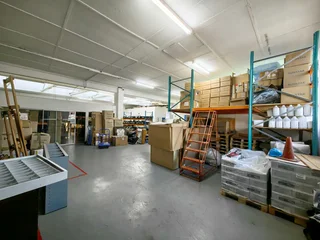 945m² Industrial Space To Let in Observatory