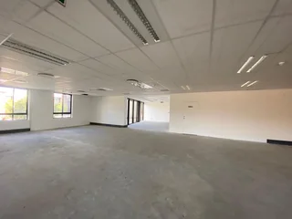 330 sqm Office To Let in Fourways