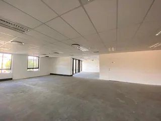330 sqm Office To Let in Fourways