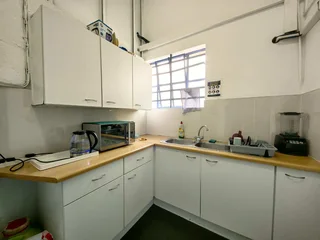 945m² Industrial Space To Let in Observatory