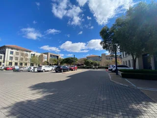 330 sqm Office To Let in Fourways