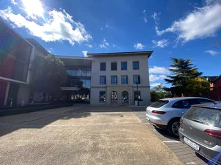330 sqm Office To Let in Fourways