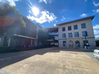 330 sqm Office To Let in Fourways